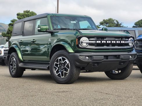 New 2025 Ford Bronco Outer Banks image 2