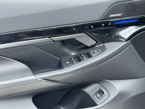 Used 2025 BMW 530i image 37