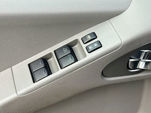 Used 2012 Nissan Frontier SV w/ SV Premium Utility Pkg image 16