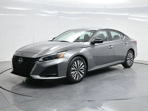 Used 2024 Nissan Altima 2.5 SV FWD image 66