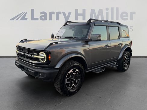Certified 2022 Ford Bronco Outer Banks AWD/4WD image 1
