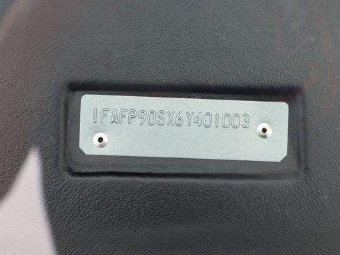 Used 2006 Ford GT RWD image 91