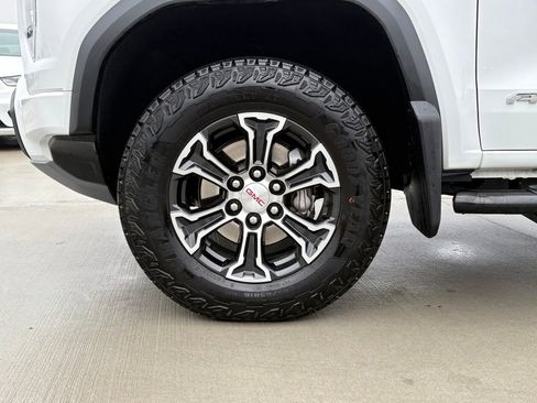 Used 2023 GMC Canyon AT4 image 31