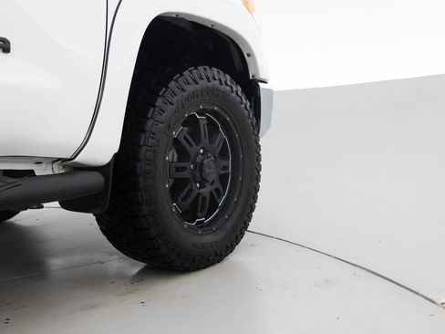 Used 2017 Toyota Tundra SR5 w/ SR5 Upgrade Package image 18