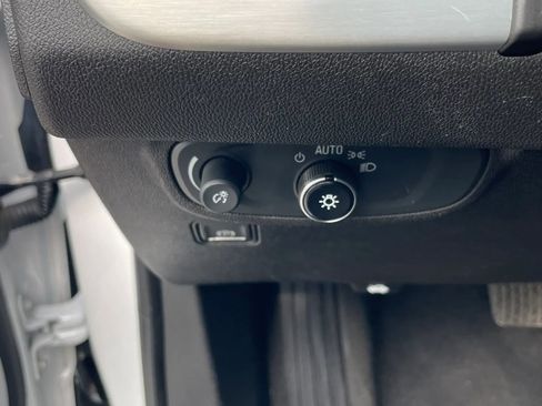 Used 2019 GMC Terrain SLE w/ Driver Convenience Package FWD image 17