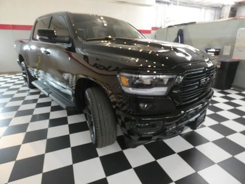 Used 2023 RAM 1500 Laramie AWD/4WD image 3