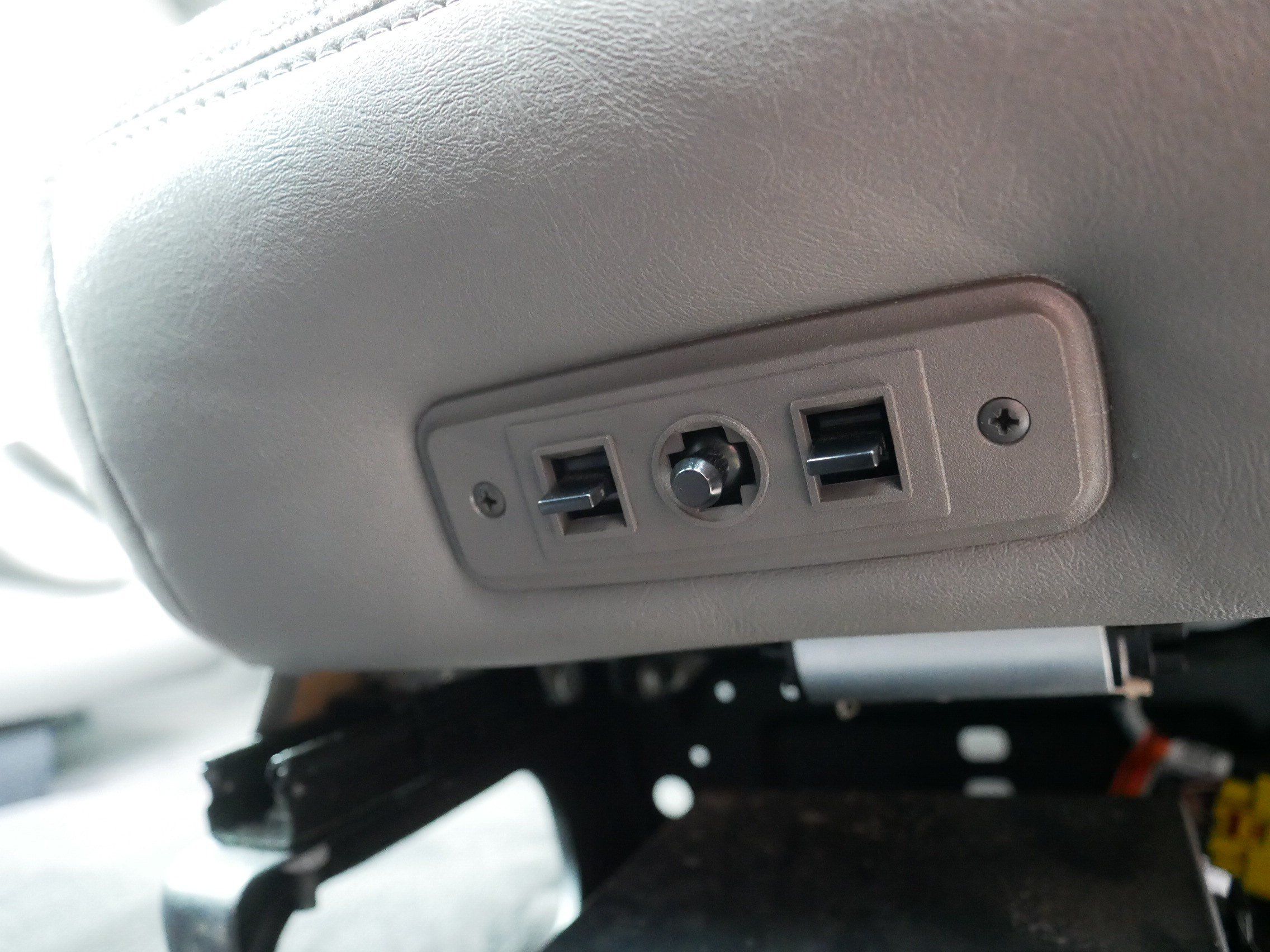 Used 2019 Chevrolet Express 3500 LT w/ LT Preferred Equipment Group RWD image 40