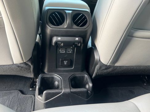 Used 2022 Jeep Gladiator Overland AWD/4WD image 15