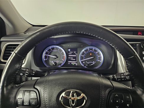 Used 2018 Toyota Highlander Limited Platinum image 26