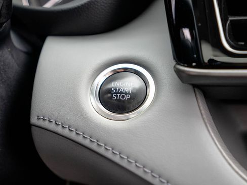 Used 2024 Toyota Highlander XLE image 26