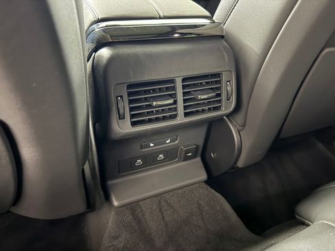 Used 2025 Land Rover Range Rover Velar Dynamic SE image 22