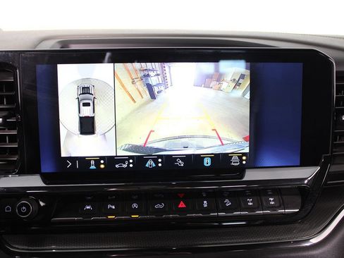 Used 2023 Chevrolet Silverado 1500 ZR2 w/ Technology Package AWD/4WD image 31