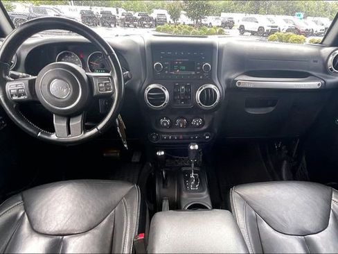 Used 2015 Jeep Wrangler Unlimited Sahara w/ Connectivity Group AWD/4WD image 15