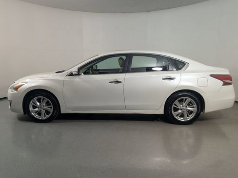 Used 2015 Nissan Altima 2.5 SL w/ Moonroof Package FWD image 4