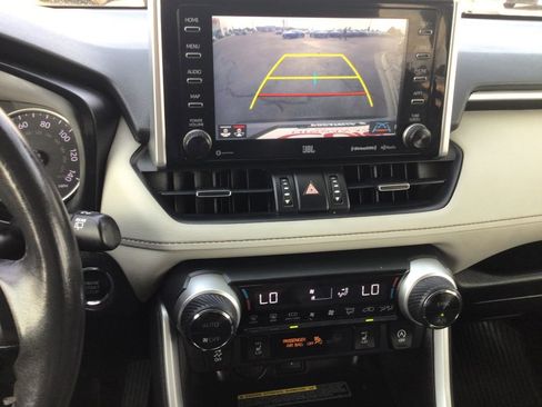 Used 2021 Toyota RAV4 XLE Premium image 10