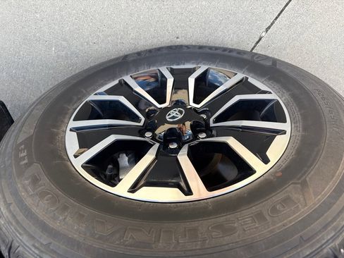 Used 2021 Toyota Tacoma TRD Sport w/ TRD Premium Sport Package image 9