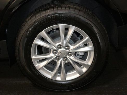 New 2025 Cadillac XT5 Luxury image 24