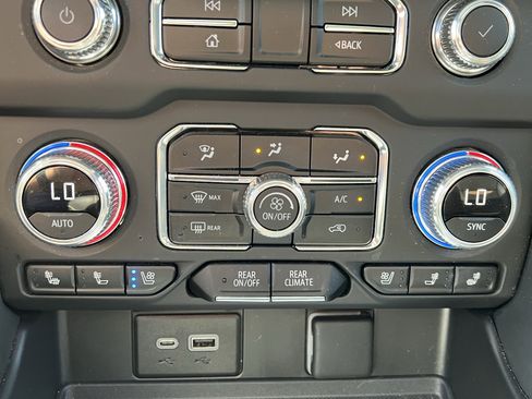 Used 2023 GMC Yukon AT4 w/ AT4 Premium Plus Package AWD/4WD image 30