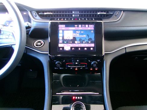 Used 2023 Jeep Grand Cherokee Laredo w/ Luxury Tech Group I AWD/4WD image 15