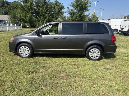 Used 2018 Dodge Grand Caravan SE FWD image 8