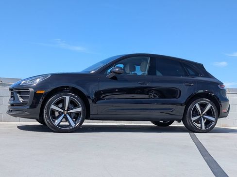 Certified 2025 Porsche Macan AWD/4WD image 2