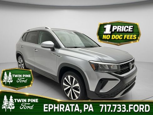 Used 2023 Volkswagen Taos SE FWD image 1