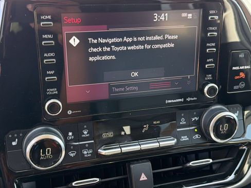 Used 2020 Toyota Highlander XLE FWD image 28