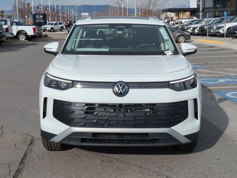 New 2026 Volkswagen Tiguan SE image 11