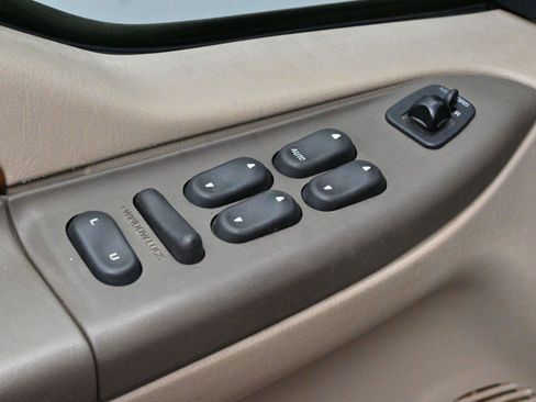 Used 2001 Ford F250 Lariat image 10