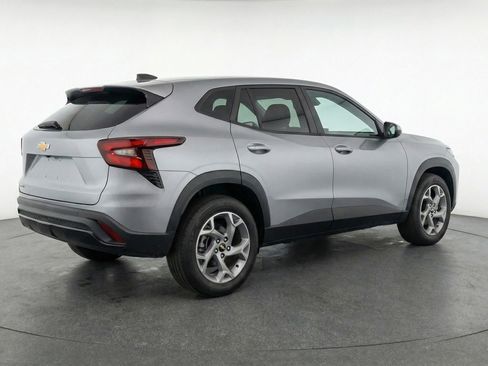 Used 2025 Chevrolet Trax LT FWD image 9