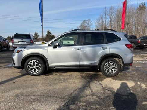 Used 2019 Subaru Forester Premium image 4