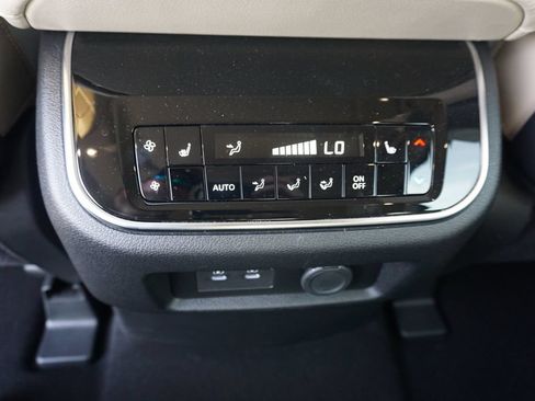 Used 2025 Nissan Armada Platinum RWD image 16