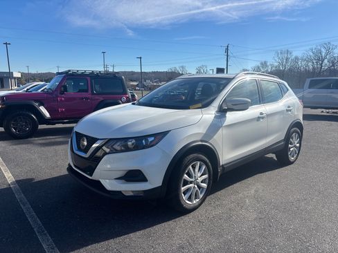 Used 2022 Nissan Rogue Sport SV image 1