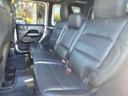 Used 2018 Jeep Wrangler Unlimited Sahara AWD/4WD image 20