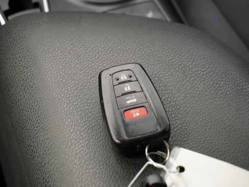 Used 2018 Toyota Camry LE image 16