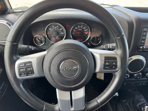Used 2015 Jeep Wrangler Unlimited Rubicon AWD/4WD image 24