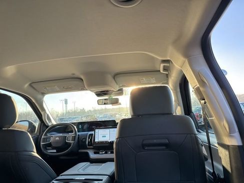 New 2026 Ford Expedition Active image 31