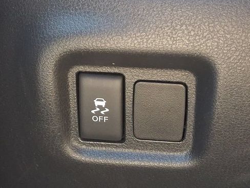 Used 2015 Nissan Versa S Plus FWD image 27