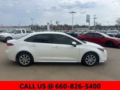 Used 2021 Toyota Corolla LE image 4