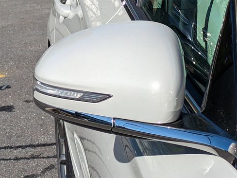 Used 2025 Genesis G70 2.5T image 11