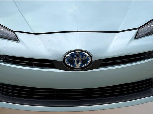 Used 2021 Toyota Prius LE AWD/4WD image 33