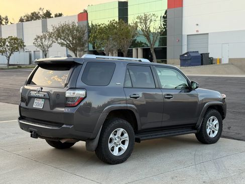 Used 2016 Toyota 4Runner SR5 AWD/4WD image 10