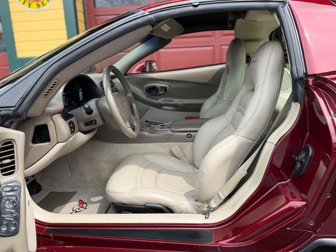 Used 2003 Chevrolet Corvette Coupe w/ Preferred Equipment Group RWD image 13