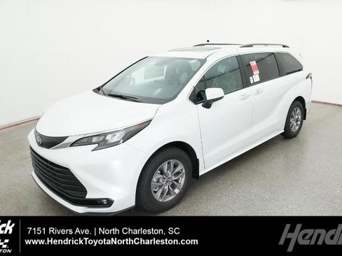 New 2026 Toyota Sienna XLE FWD image 1