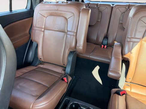 Certified 2021 Lincoln Aviator Reserve w/ Equipment Group 201A image 13