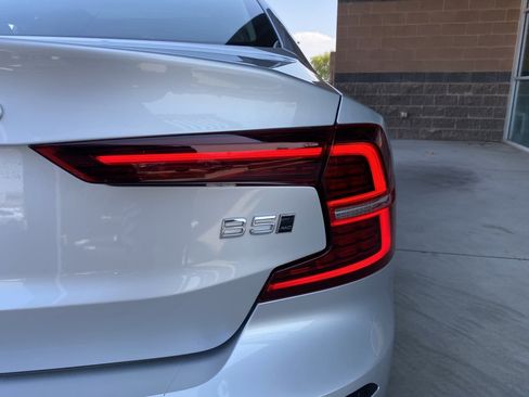 Used 2022 Volvo S60 B5 Momentum w/ Premium Package image 11