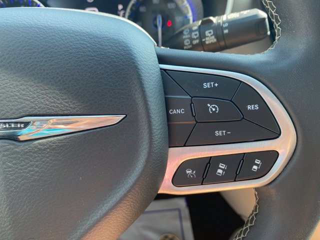 Used 2023 Chrysler Pacifica Touring-L FWD image 26
