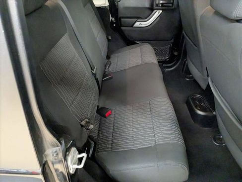 Used 2012 Jeep Wrangler Unlimited Rubicon w/ Connectivity Group image 19