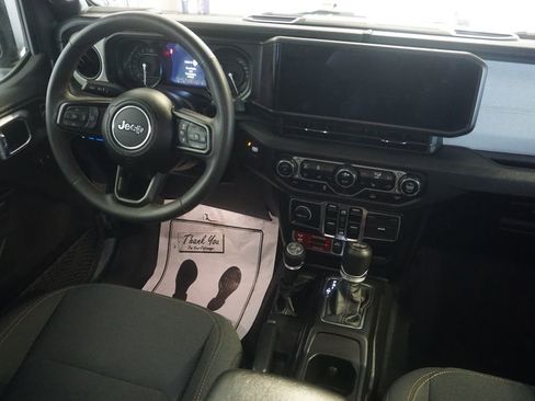 Used 2024 Jeep Wrangler Unlimited AWD/4WD image 27