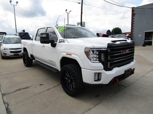 Used 2022 GMC Sierra 2500 AT4 w/ AT4 Premium Plus Package AWD/4WD image 2